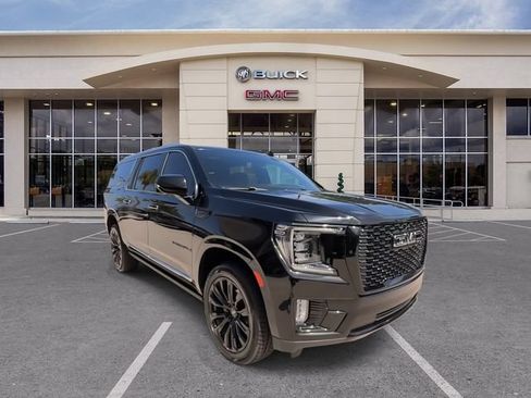Used 2022 GMC Yukon XL Denali RWD image 3