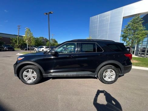 Used 2023 Ford Explorer XLT w/ Equipment Group 202A AWD/4WD image 8