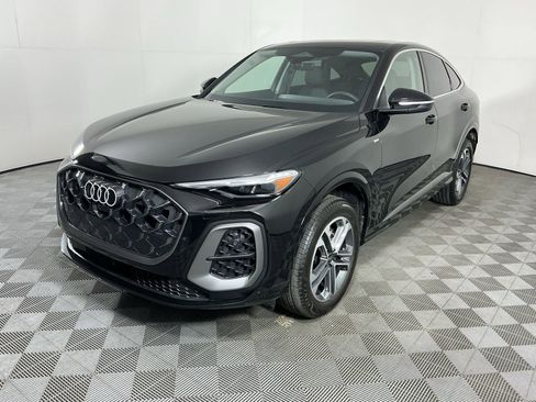 Certified 2025 Audi Q5 2.0T Premium Plus w/ Premium Plus image 4