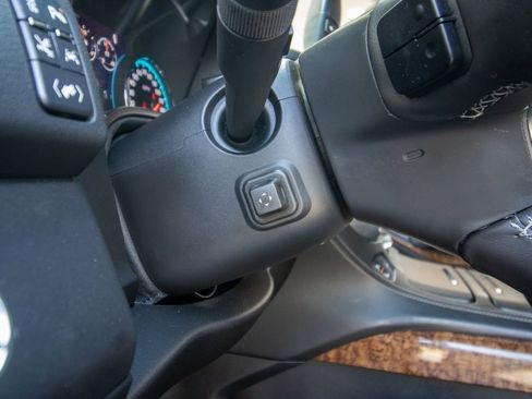 Used 2017 Chevrolet Suburban Premier image 41