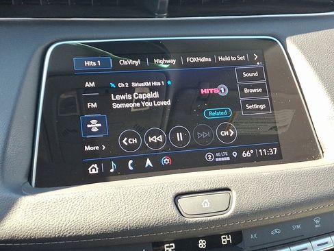 Certified 2022 Cadillac XT4 Luxury w/ Cold Weather Package image 16