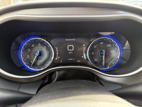 Used 2024 Chrysler Pacifica Touring-L FWD image 22