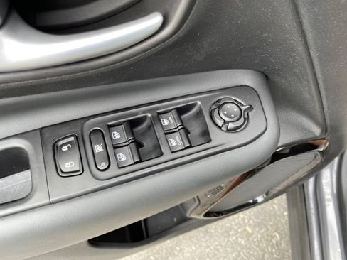 Used 2023 Jeep Renegade Altitude w/ Sun/Sound Group AWD/4WD image 24