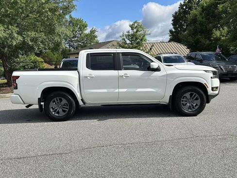 Used 2025 Nissan Frontier SV w/ SV Convenience Package RWD image 6