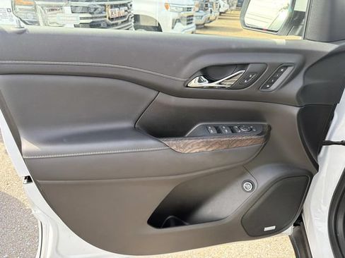 Used 2023 GMC Acadia Denali w/ Denali Ultimate Package FWD image 25