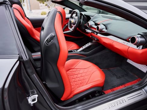 Used 2022 Ferrari 812 GTS image 49