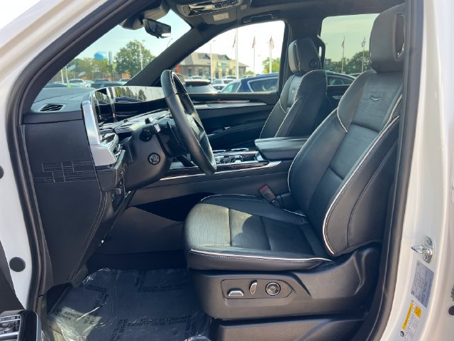 Certified 2025 Cadillac Escalade Premium Luxury AWD/4WD image 13