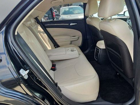 Used 2015 Chrysler 300 Limited RWD image 25