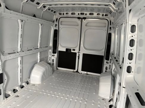 Used 2025 RAM ProMaster 2500 w/ Convenience Group FWD image 14