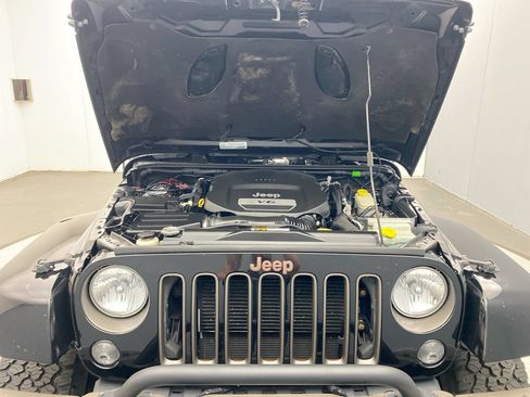 Used 2016 Jeep Wrangler Sahara AWD/4WD image 11
