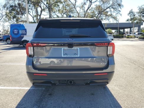 Certified 2025 Ford Explorer ST-Line image 8