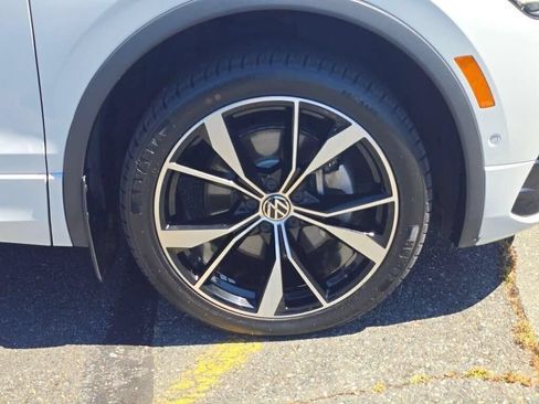 Used 2023 Volkswagen Tiguan SEL R-Line AWD/4WD image 9