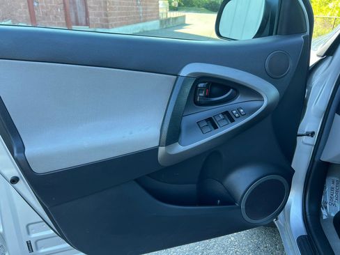 Used 2012 Toyota RAV4 4WD w/ Upgrade Value Pkg image 20