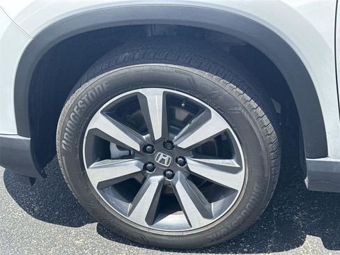 Used 2025 Honda Pilot Touring image 12