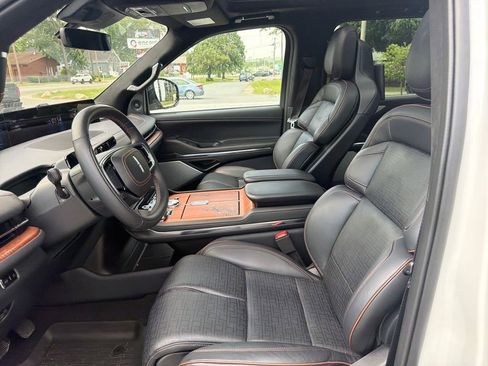 Used 2025 Lincoln Navigator Black Label AWD/4WD image 9