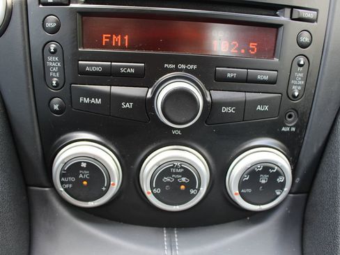 Used 2009 Nissan 370Z Touring RWD image 26