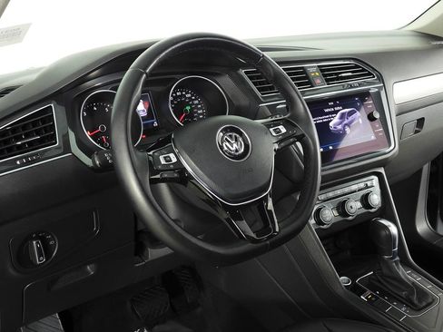 Used 2019 Volkswagen Tiguan SE w/ Panoramic Sunroof Package FWD image 31