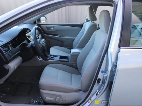 Used 2017 Toyota Camry LE FWD image 28