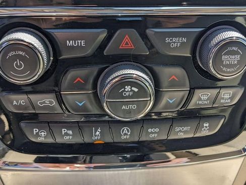 Used 2019 Jeep Grand Cherokee Overland AWD/4WD image 23