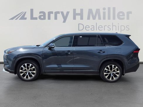 Used 2025 Toyota Grand Highlander AWD Hybrid image 2