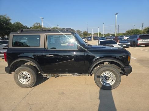 Used 2022 Ford Bronco 2-Door AWD/4WD image 2