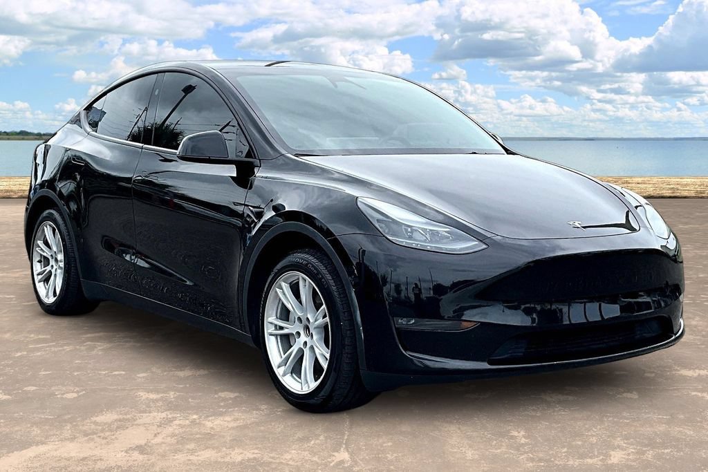 Used 2024 Tesla Model Y Long Range AWD/4WD image 3