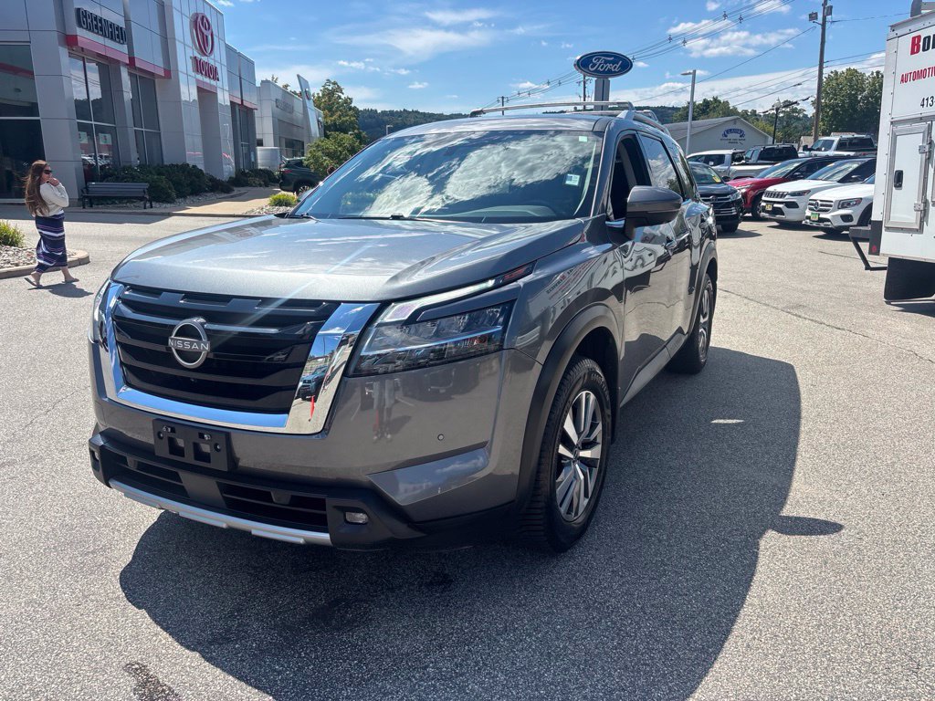 Used 2022 Nissan Pathfinder SL AWD/4WD image 3