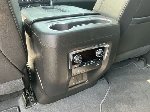 Used 2023 Chevrolet Suburban Premier image 40