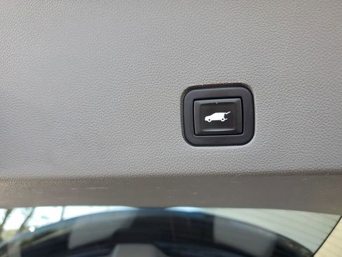 Used 2020 Cadillac XT6 Premium Luxury image 23