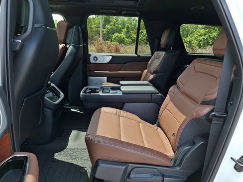 Certified 2024 Lincoln Navigator L Reserve AWD/4WD image 13