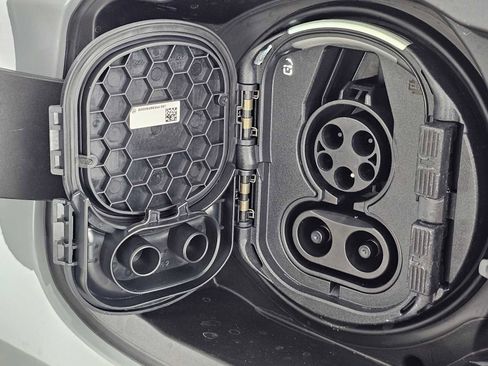 New 2026 Mercedes-Benz GLC 350e 4MATIC image 15