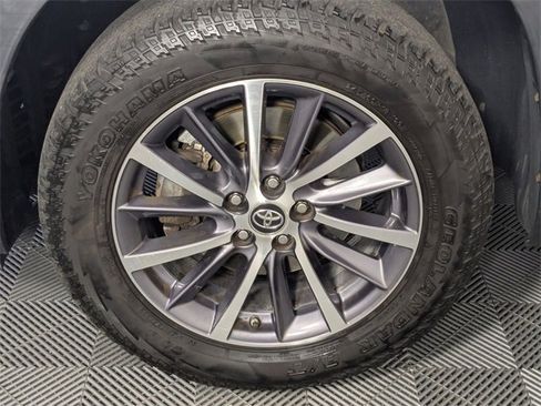 Used 2019 Toyota Highlander XLE image 8