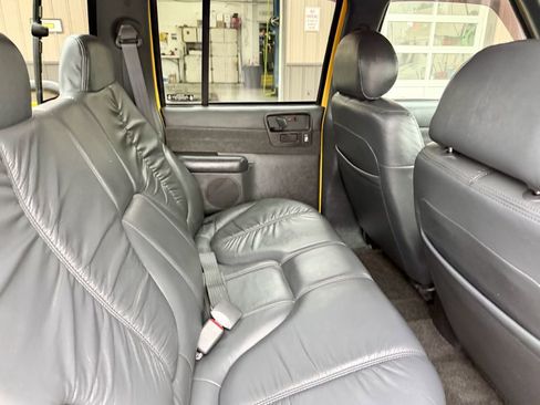 Used 2002 Chevrolet S10 Pickup LS w/ ZR5 Appearance Pkg image 13