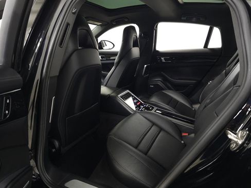 Used 2020 Porsche Panamera image 35