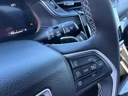 Used 2023 Jeep Grand Cherokee L Laredo AWD/4WD image 19