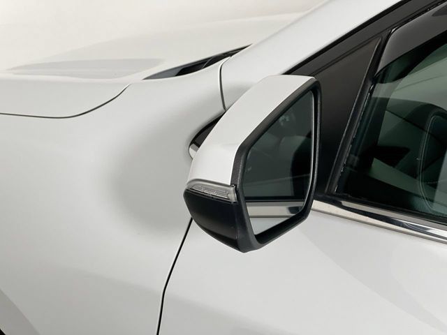 Used 2022 Chevrolet Equinox Premier AWD/4WD image 10