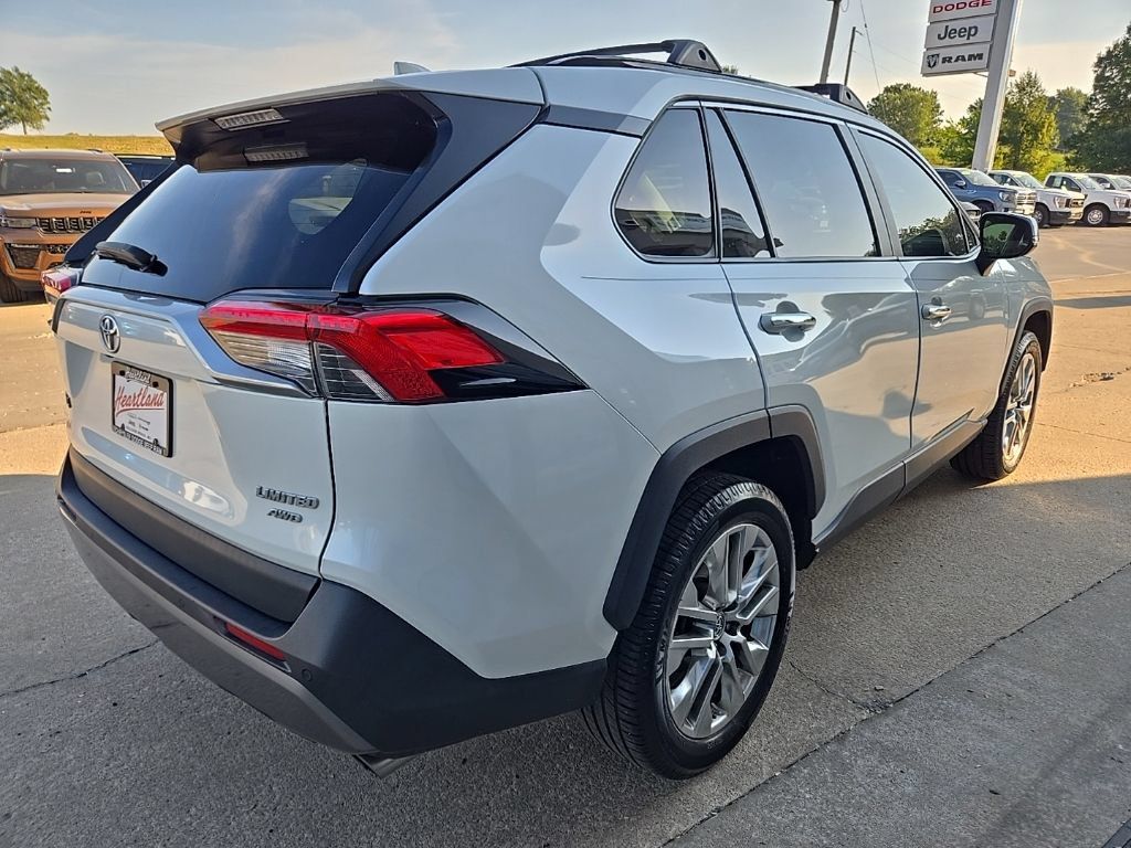 Used 2019 Toyota RAV4 Limited w/ Cold Weather Package AWD/4WD image 13