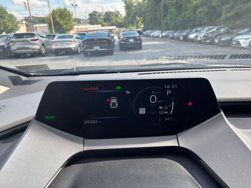 Used 2025 Toyota Prius LE FWD image 34