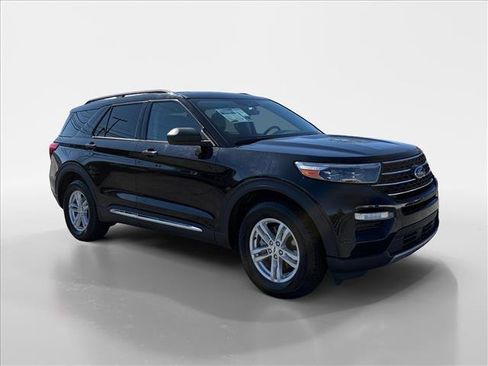 Certified 2023 Ford Explorer XLT w/ Equipment Group 202A image 7