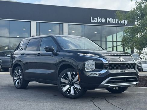New 2025 Mitsubishi Outlander SE image 1