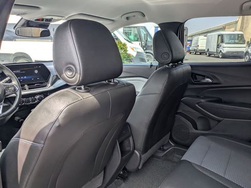 Used 2025 Chevrolet Trax LT w/ LT Convenience Package FWD image 29