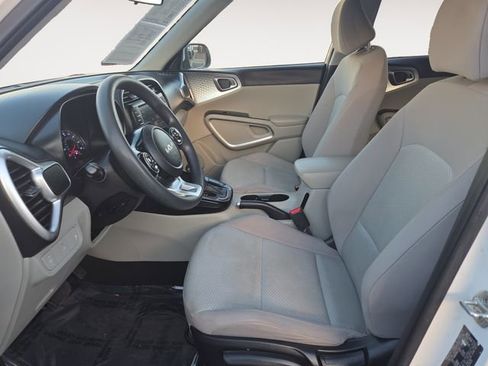 Used 2022 Kia Soul LX FWD image 9