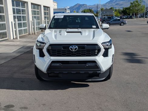 Used 2024 Toyota Tacoma TRD Sport w/ TRD Sport Premium Package AWD/4WD image 12