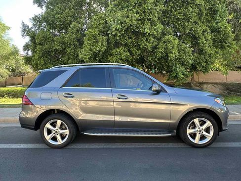 Used 2018 Mercedes-Benz GLE 350 w/ Premium 1 Package image 9