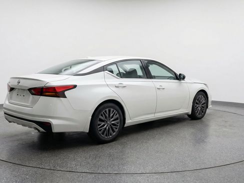 Used 2025 Nissan Altima 2.5 SV FWD image 9