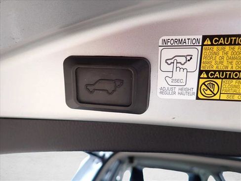 Used 2013 Toyota RAV4 Limited FWD image 9