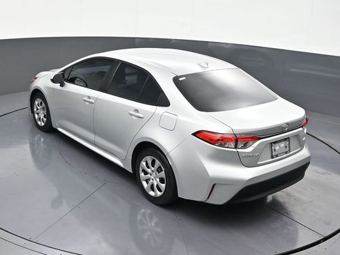 Used 2025 Toyota Corolla LE w/ Convenience Package image 17