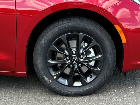 New 2025 Chrysler Pacifica Select w/ Fav Edition Package image 6