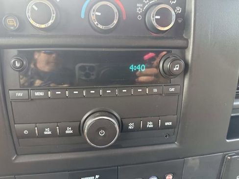 Used 2018 GMC Savana 2500 w/ Enhanced Convenience Package image 28