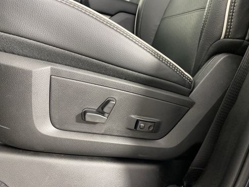 New 2026 RAM 3500 Laramie AWD/4WD image 17